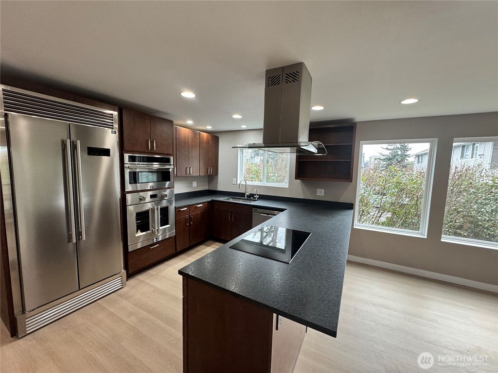 Photo of 6015 Lakeview Drive #3, Kirkland, WA 98033 (MLS # 2518353)