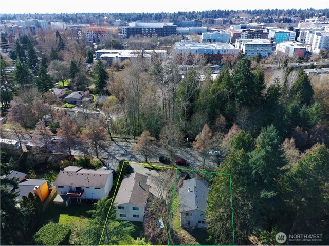 10606 Roosevelt Way NE, Seattle