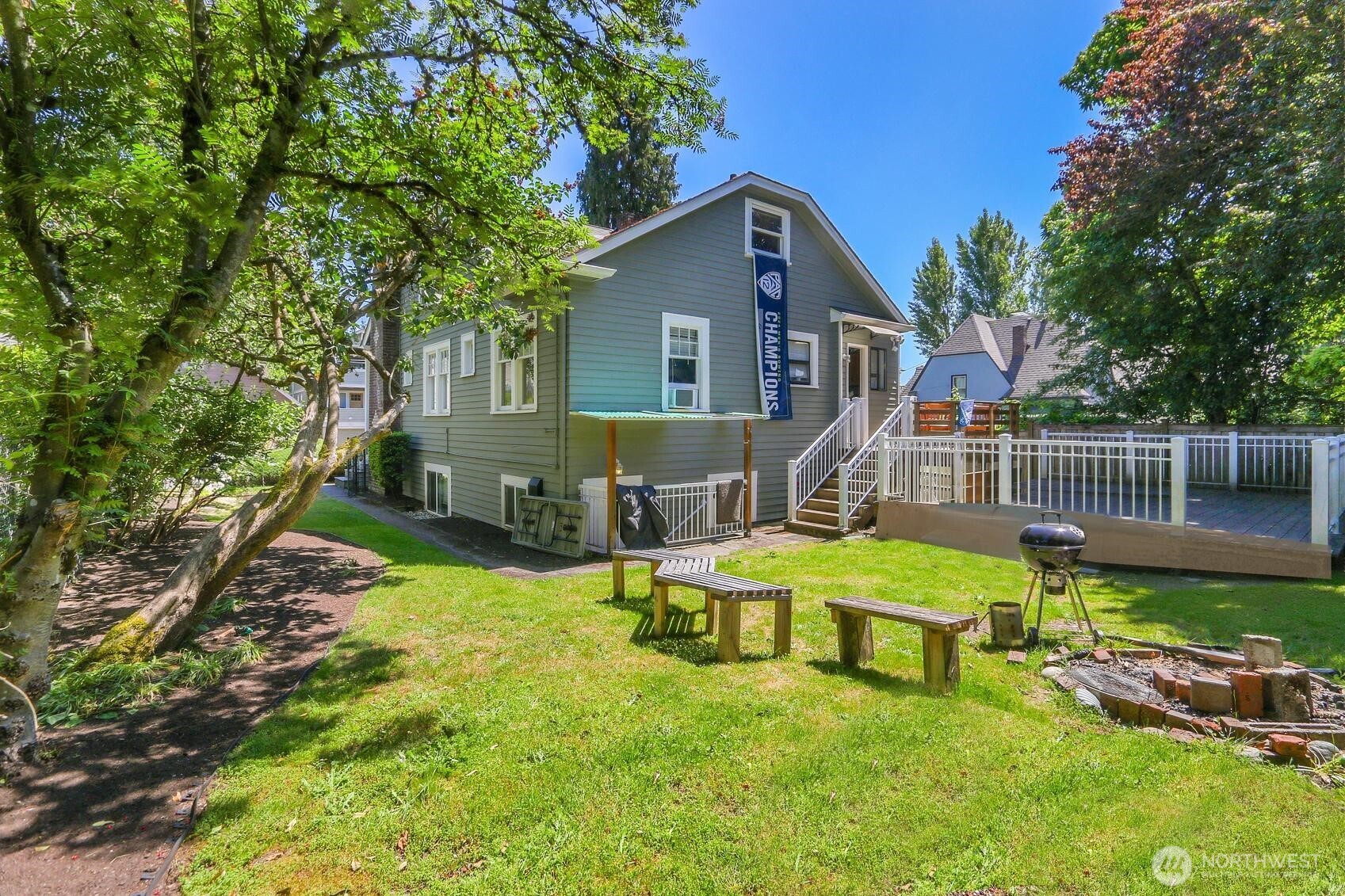 5745 25th Avenue NE