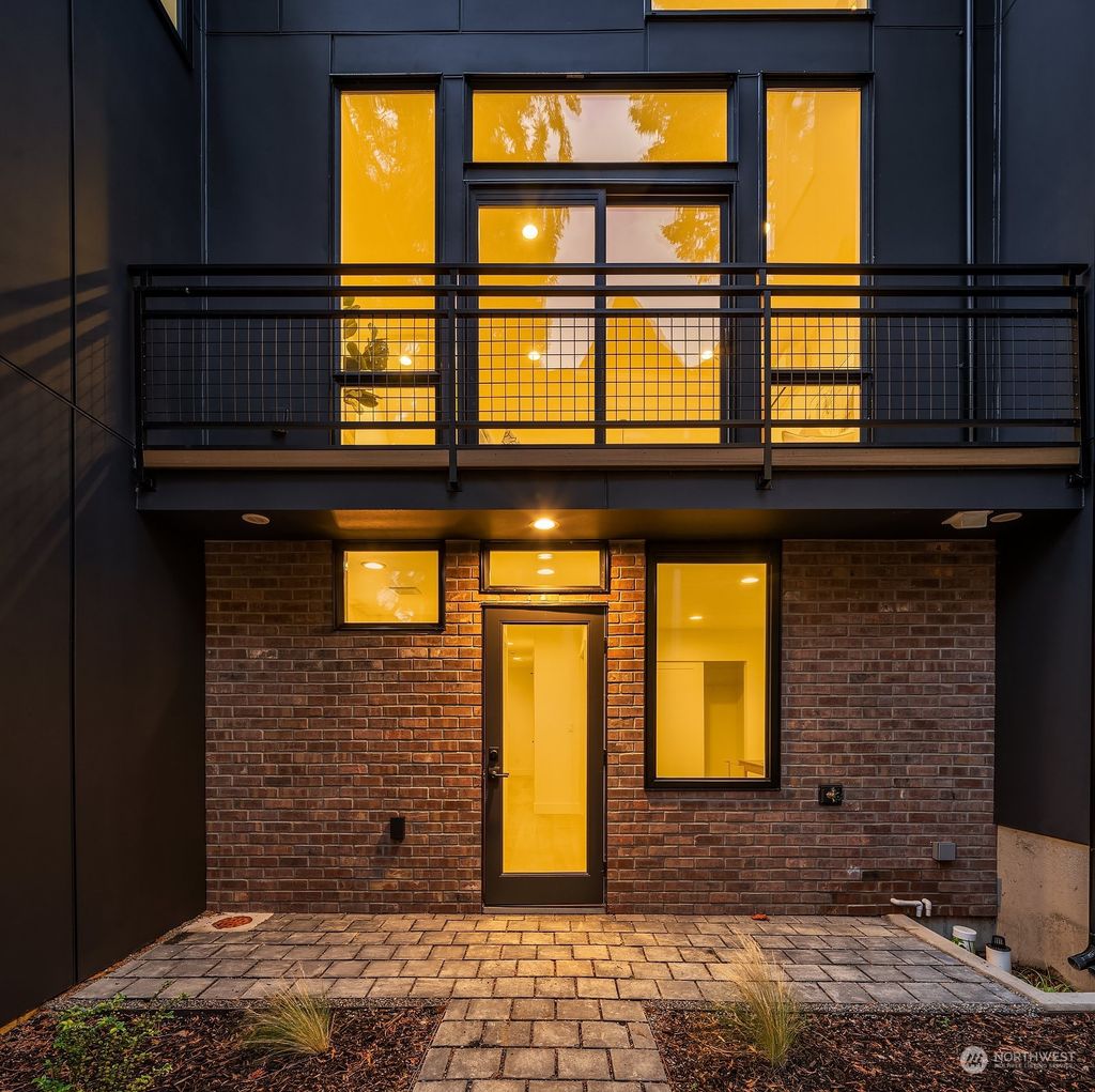 Photo of 2626 Franklin Avenue E #D, Seattle, WA 98102 (MLS # 2317917)