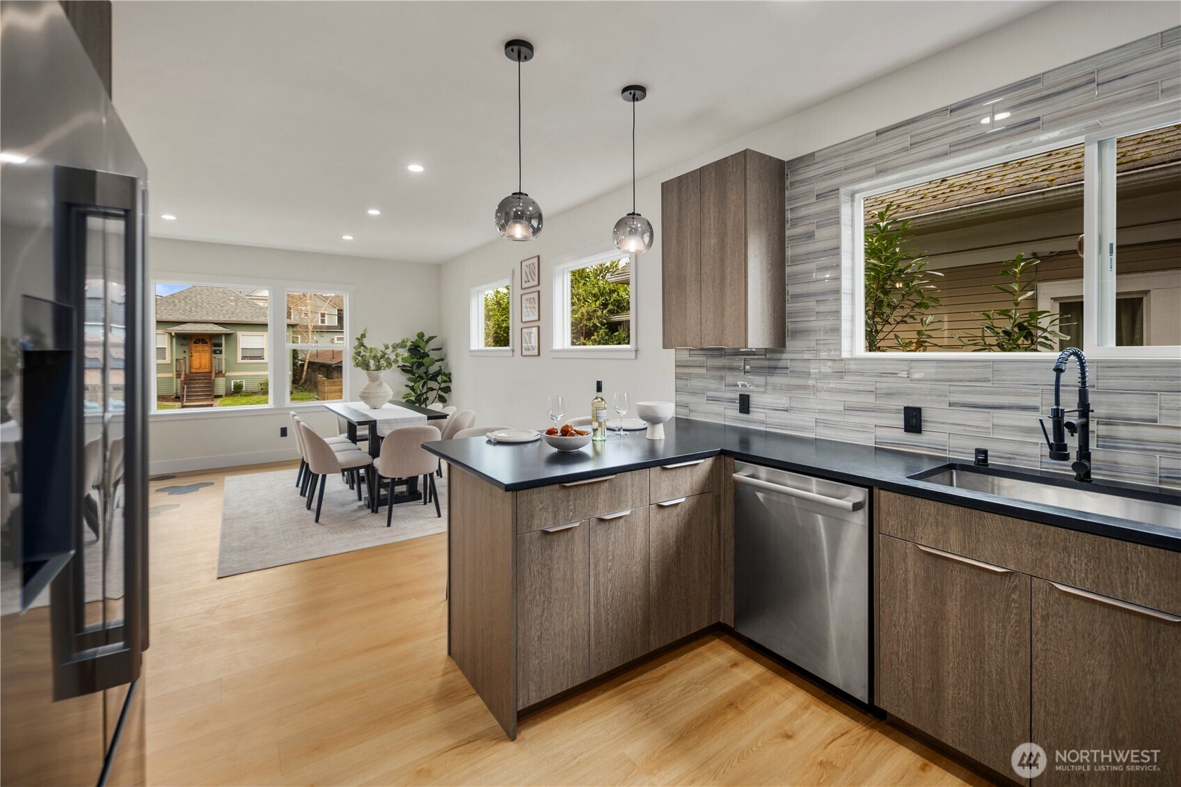 5520 Brooklyn Avenue NE