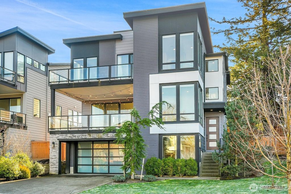 Photo of 1113 N 39th Court, Renton, WA 98056 (MLS # 2460816)