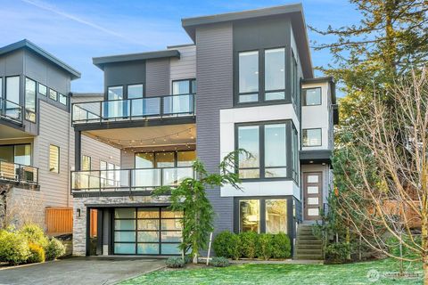 Photo of 1113 N 39th Court, Renton, WA 98056 (MLS # 2460816)