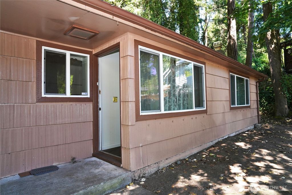 Photo of 4011 147th Place SE, Bellevue, WA 98006 (MLS # 2404537)