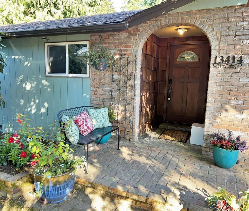 Photo of 13414 87th Avenue NE, Kirkland, WA 98034 (MLS # 1999150)