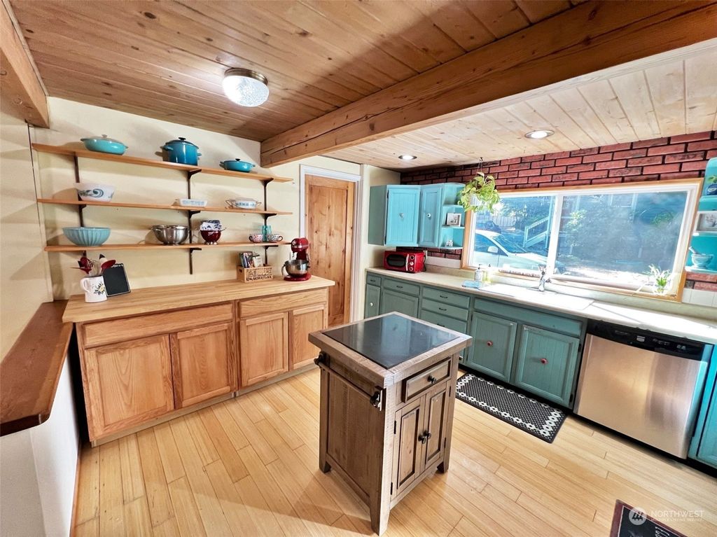 Photo of 13414 87th Avenue NE, Kirkland, WA 98034 (MLS # 1999150)