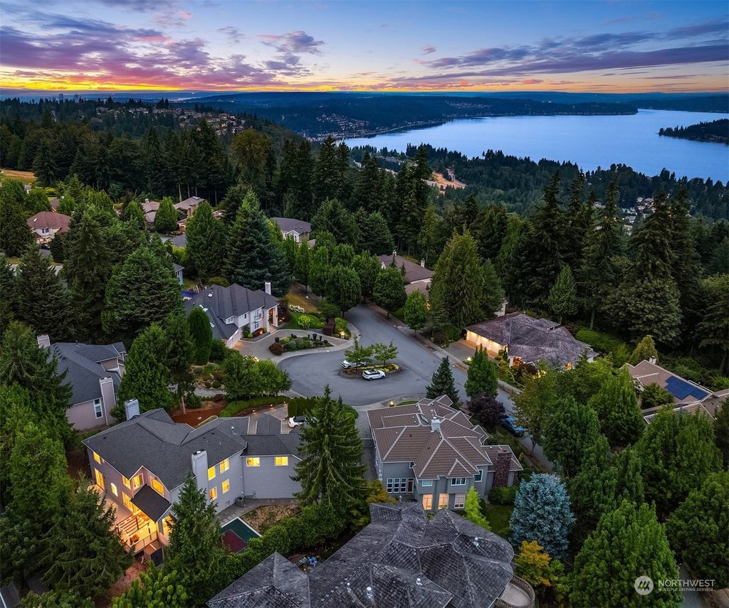 Photo of 18409 NW Montreux Drive, Issaquah, WA 98027 (MLS # 2277673)