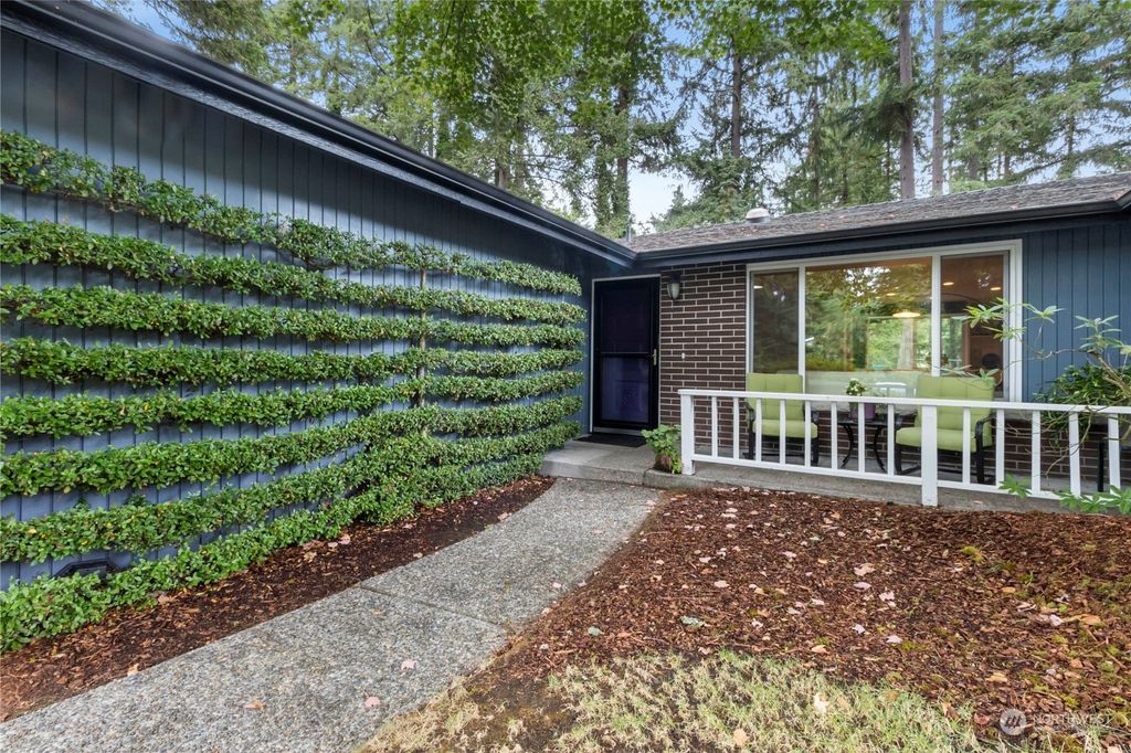 Photo of 14574 167th PL SE Pl, Renton, WA 98059 (MLS # 2170144)