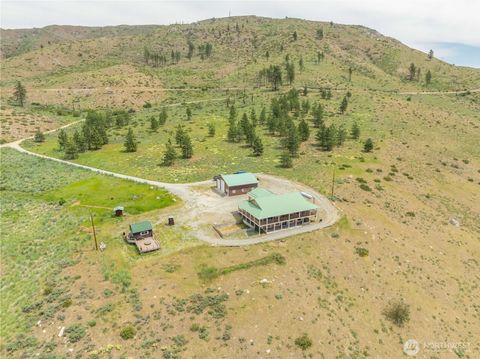 Photo of 29 Barn Dance Drive, Pateros, WA 98846 (MLS # 2387778)