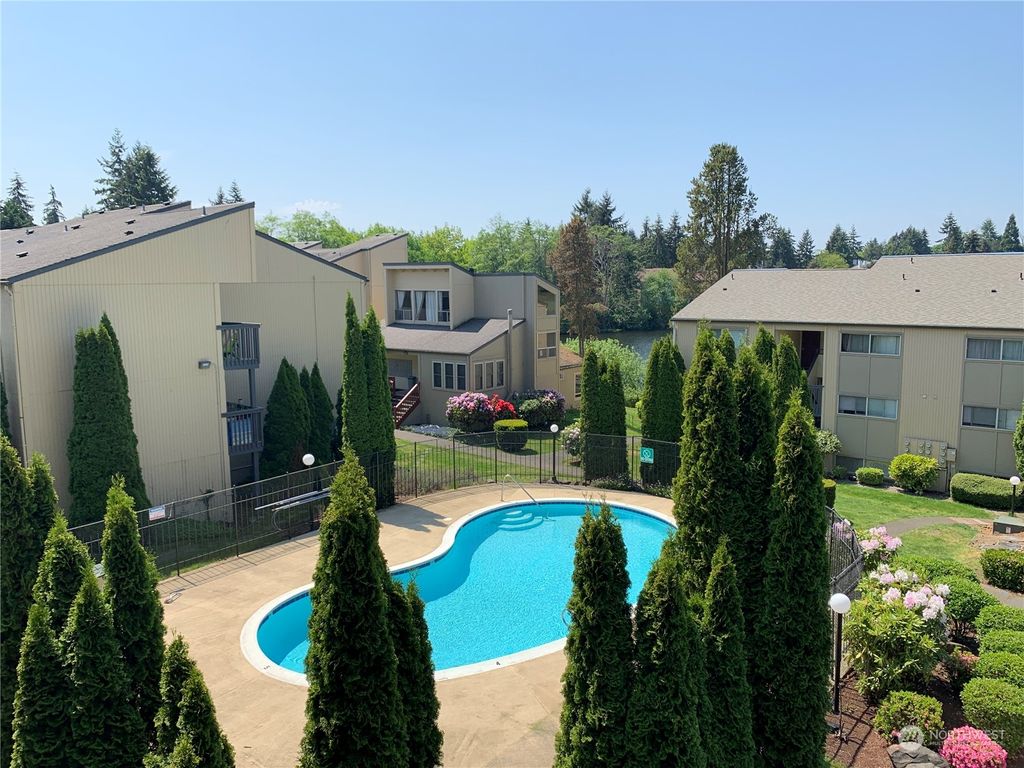 Photo of 31003 14th Avenue S #F18, Federal Way, WA 98003 (MLS # 2071077)