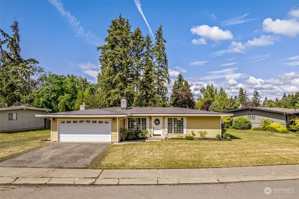 Photo of 14226 NE 73rd Street, Redmond, WA 98052 (MLS # 2286638)
