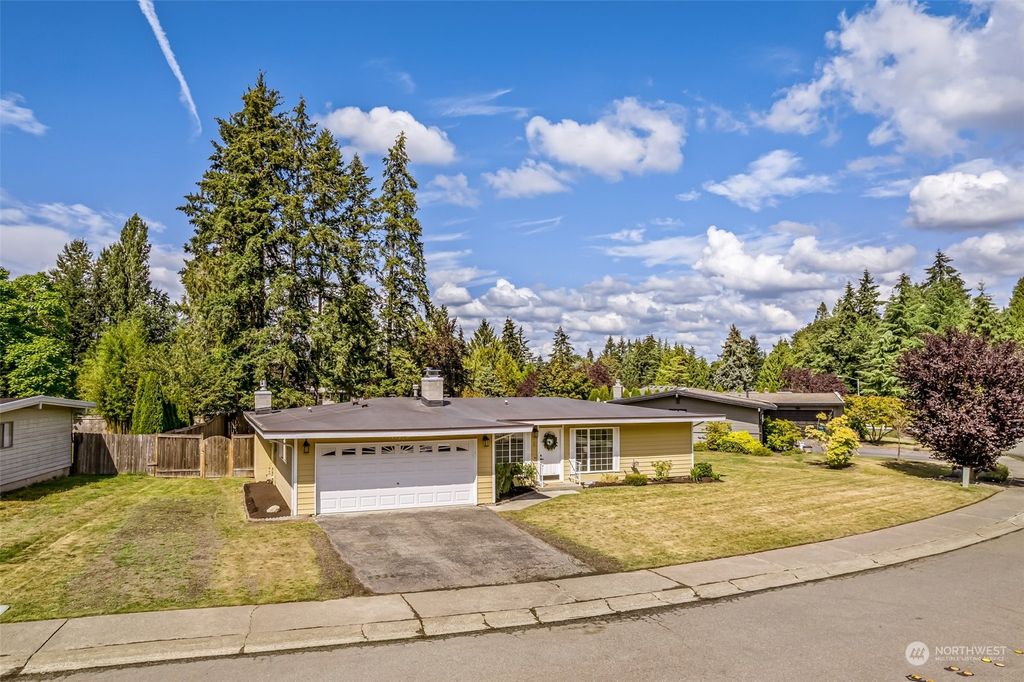 Photo of 14226 NE 73rd Street, Redmond, WA 98052 (MLS # 2286638)