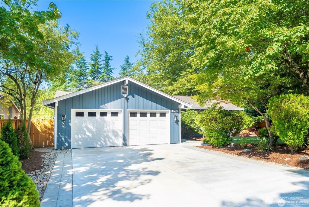 Photo of 11527 113th PL NE Pl, Kirkland, WA 98033 (MLS # 2449723)