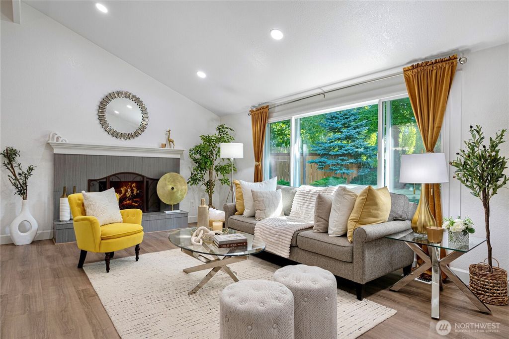 Photo of 11527 113th PL NE Pl, Kirkland, WA 98033 (MLS # 2449723)