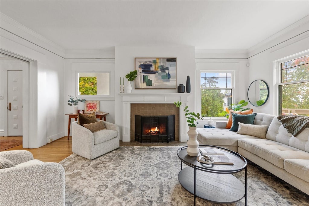 Photo of 419 Wheeler Street, Seattle, WA 98109 (MLS # 2596781)