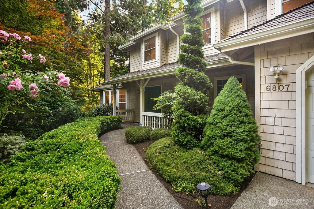 Photo of 6807 205th Avenue NE, Redmond, WA 98053 (MLS # 2410754)