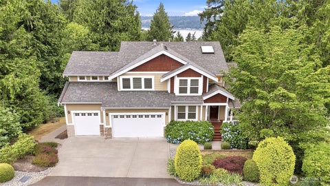 Photo of 451 211th Avenue NE, Sammamish, WA 98074 (MLS # 2569692)
