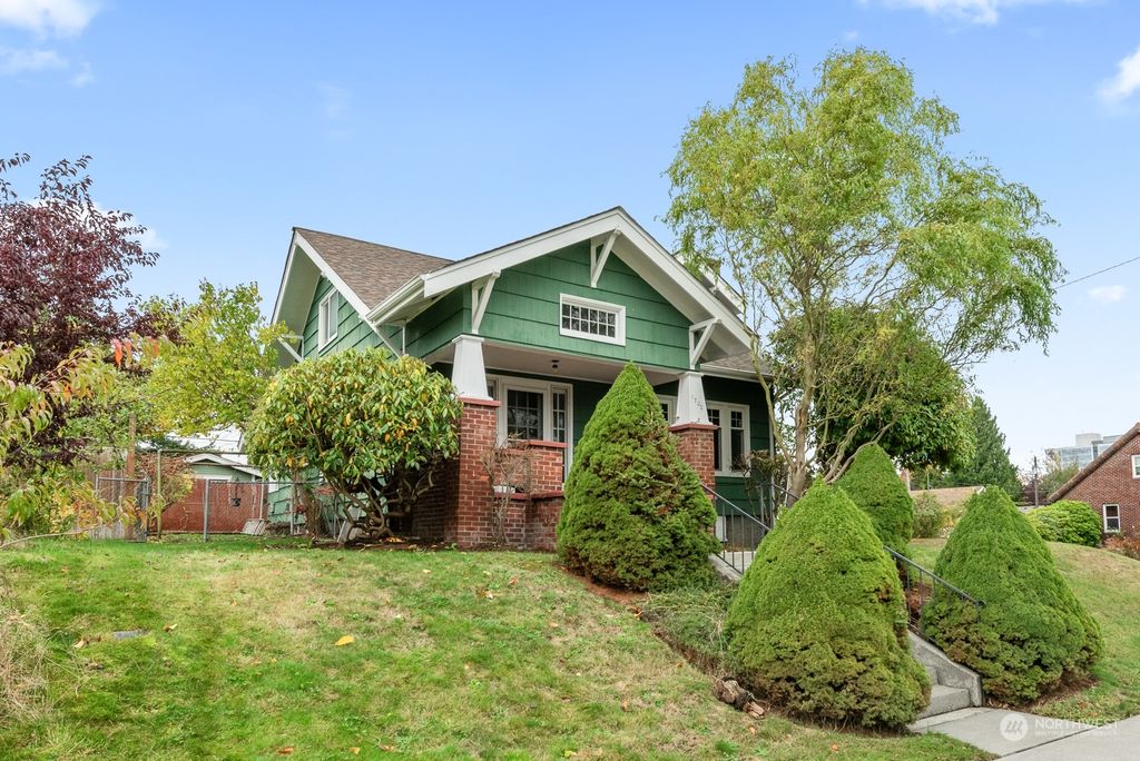 Photo of 1702 Lombard Avenue, Everett, WA 98201 (MLS # 2237886)