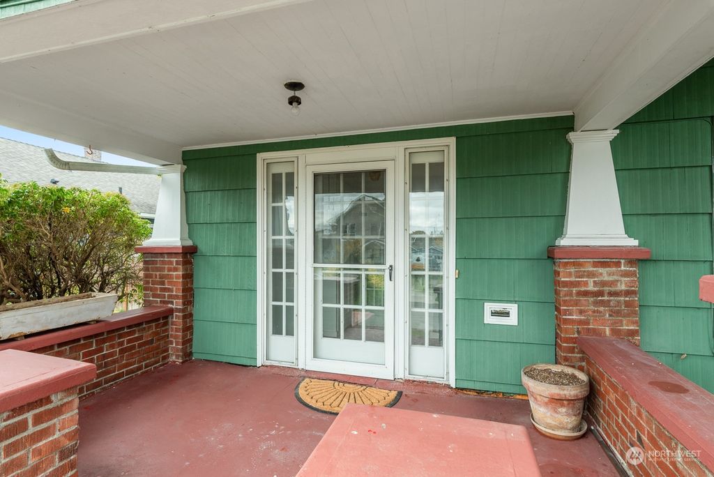 Photo of 1702 Lombard Avenue, Everett, WA 98201 (MLS # 2237886)