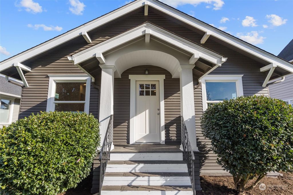 Photo of 3427 Rockefeller Avenue, Everett, WA 98201 (MLS # 2175248)
