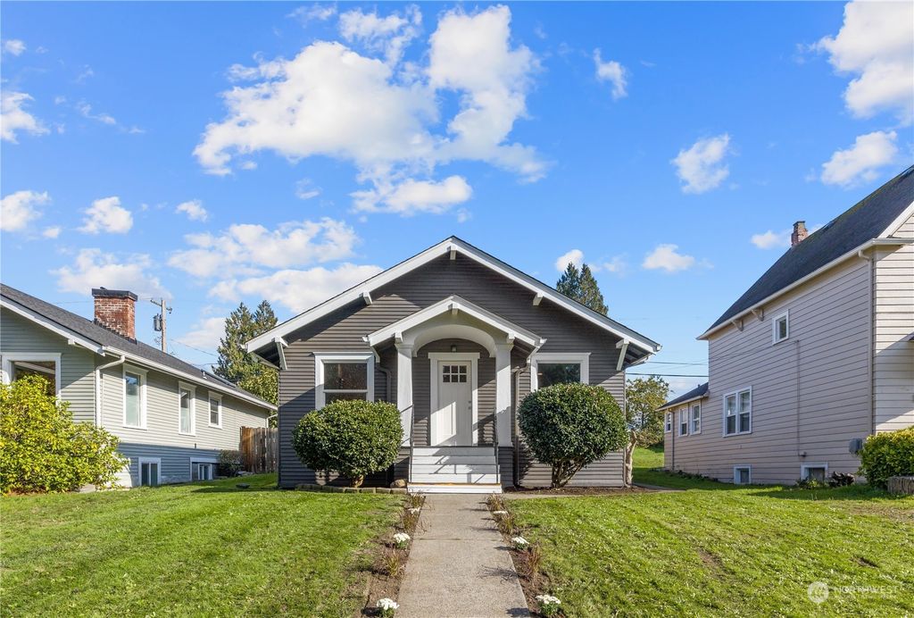 Photo of 3427 Rockefeller Avenue, Everett, WA 98201 (MLS # 2175248)