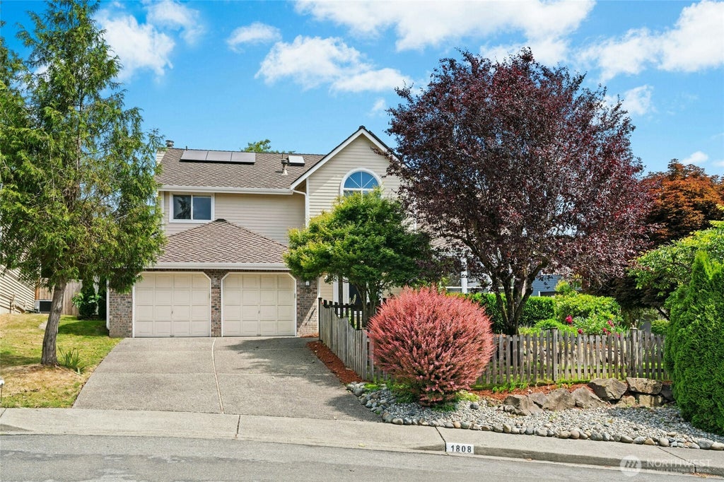Photo of 1808 Field Place NE, Renton, WA 98059 (MLS # 2533140)