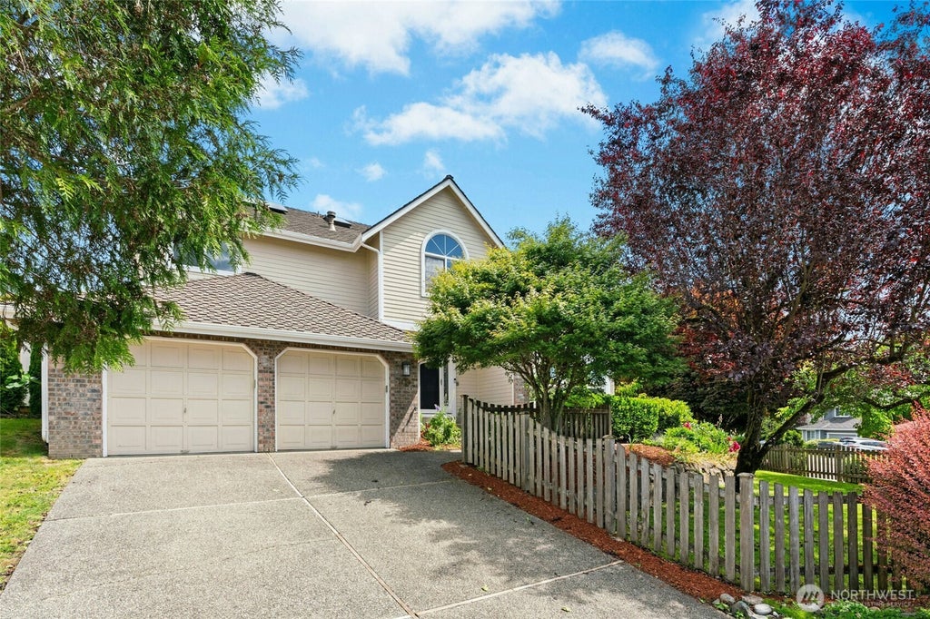Photo of 1808 Field Place NE, Renton, WA 98059 (MLS # 2533140)