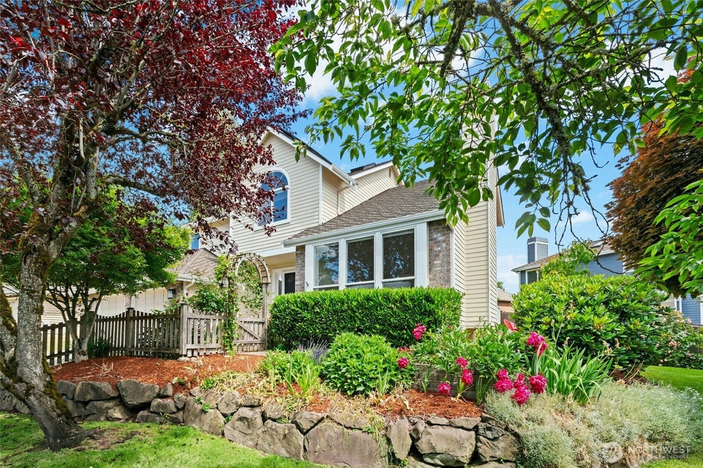 Photo of 1808 Field Place NE, Renton, WA 98059 (MLS # 2533140)
