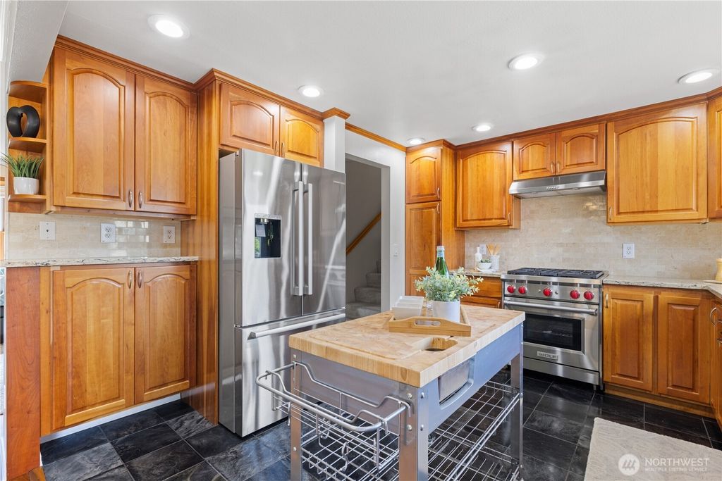 Photo of 6702 144th Avenue NE, Redmond, WA 98052 (MLS # 2393764)
