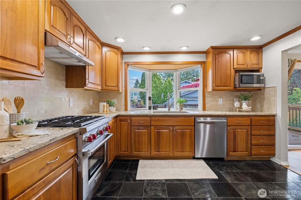 Photo of 6702 144th Avenue NE, Redmond, WA 98052 (MLS # 2393764)