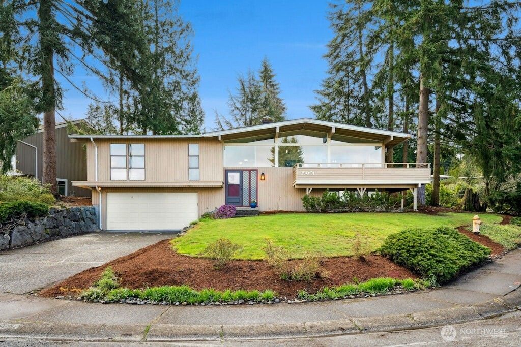 Photo of 15001 SE 46th Place, Bellevue, WA 98006 (MLS # 2352472)