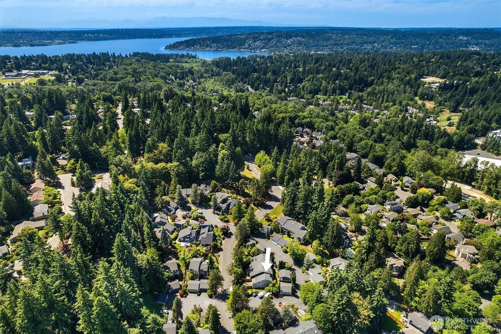 Photo of 11807 NE 105th Court, Kirkland, WA 98033 (MLS # 2394850)