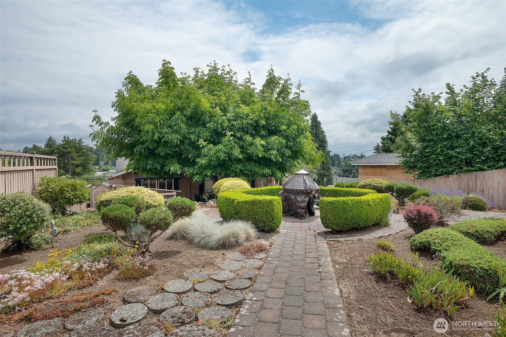 3242 36th Avenue W