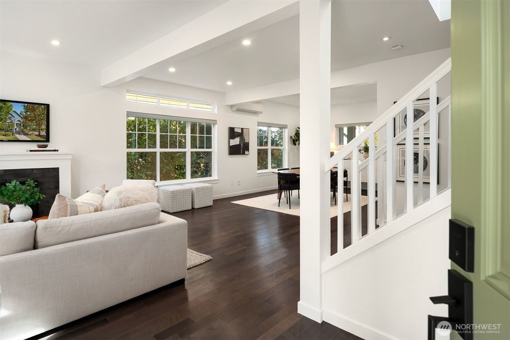 Photo of 1912 NE Kincaid Walk Walk, Issaquah, WA 98029 (MLS # 2441305)