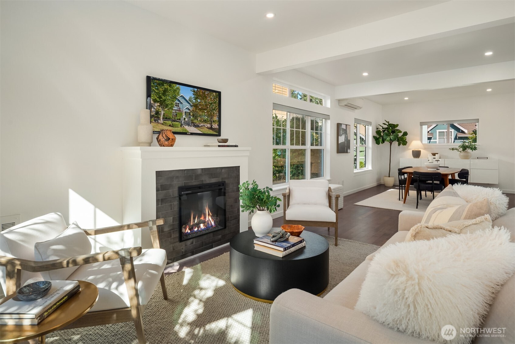 1912 NE Kincaid Walk