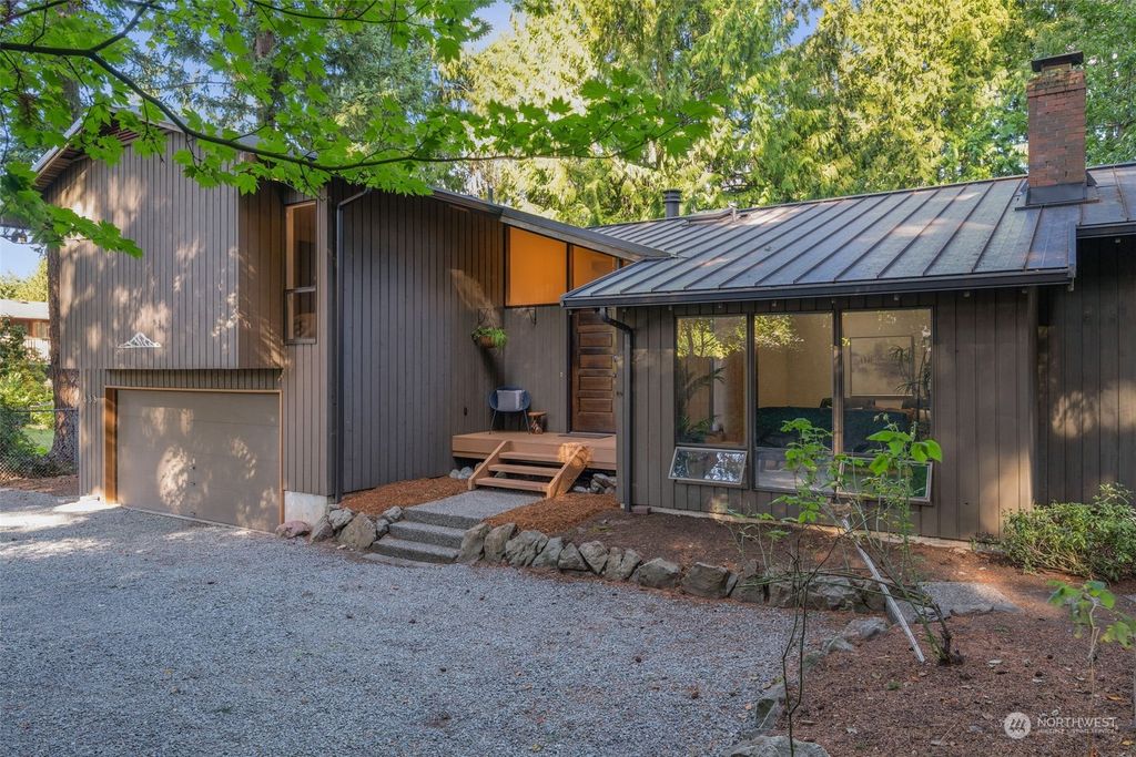 Photo of 633 NW 180th Street, Shoreline, WA 98177 (MLS # 2155831)