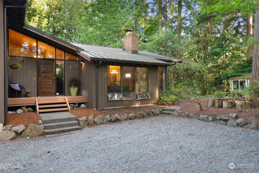 Photo of 633 NW 180th Street, Shoreline, WA 98177 (MLS # 2155831)