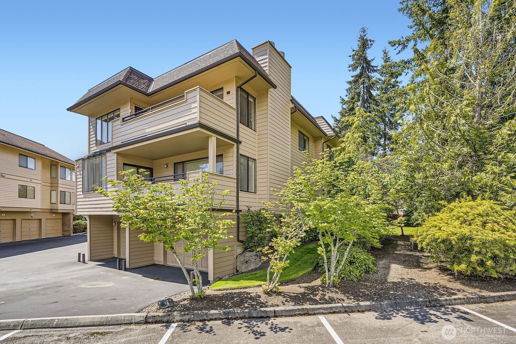 Photo of 912 S 248th Street #15, Des Moines, WA 98198 (MLS # 2376027)