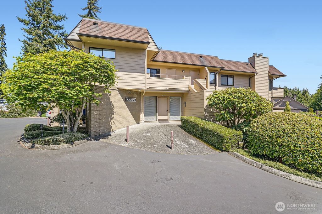 Photo of 912 S 248th Street #15, Des Moines, WA 98198 (MLS # 2376027)