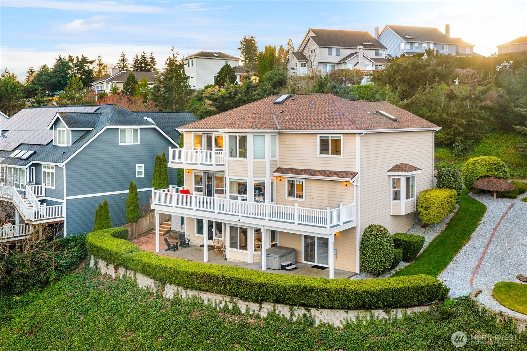 4320 Country Club Drive NE