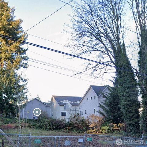 1724 N 107th Street Seattle WA 98117