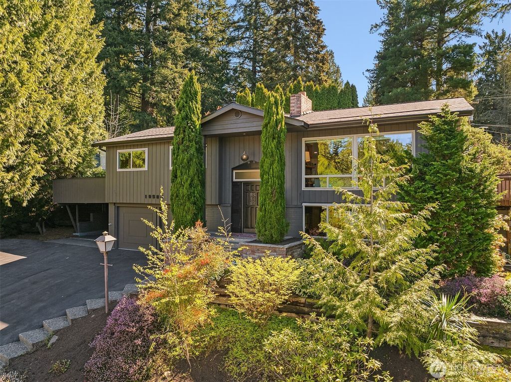 Photo of 19504 36th Avenue NE, Lake Forest Park, WA 98155 (MLS # 2359567)