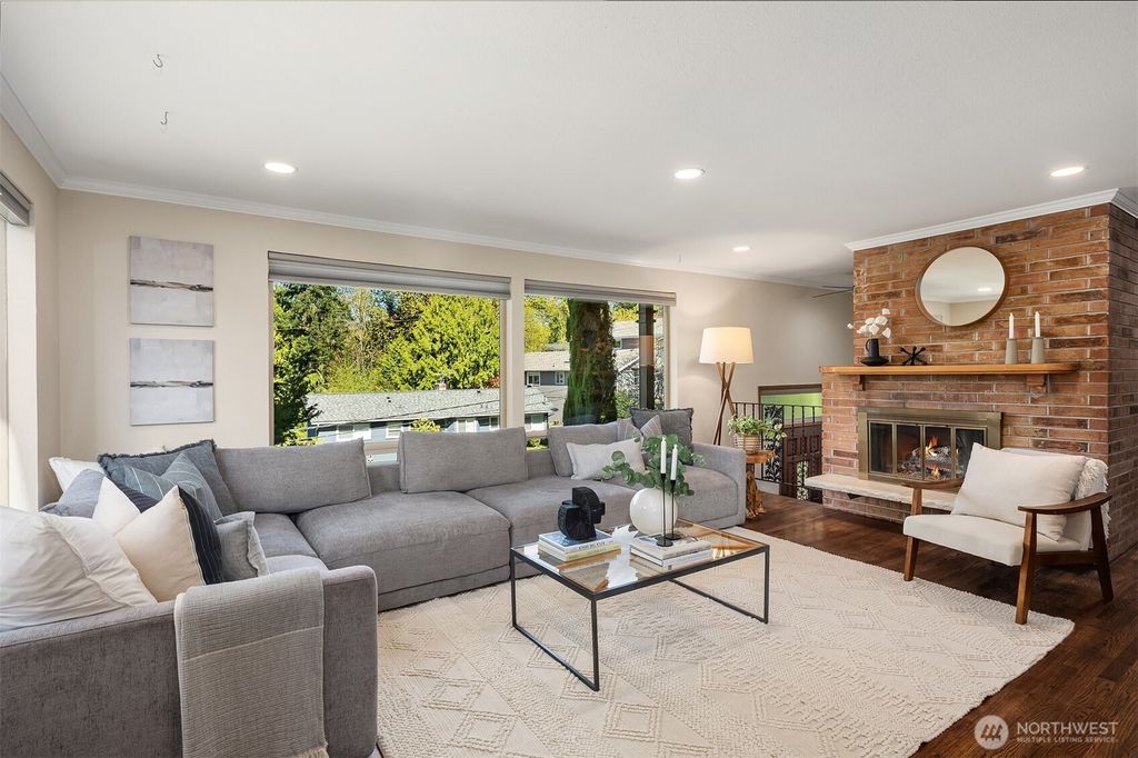 Photo of 19504 36th Avenue NE, Lake Forest Park, WA 98155 (MLS # 2359567)