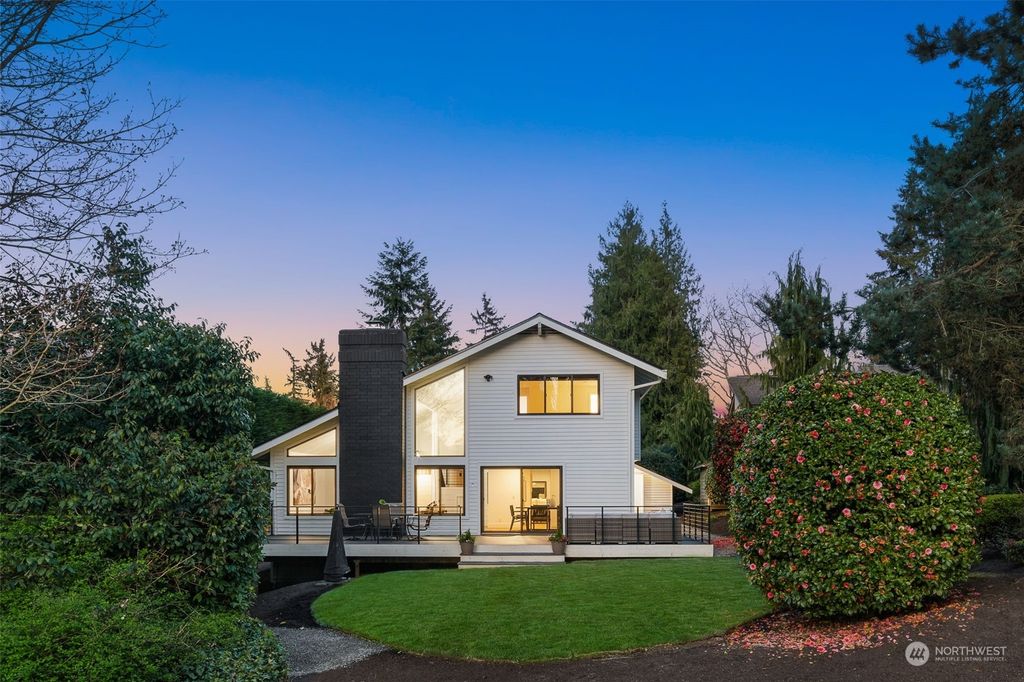Photo of 16341 Inglewood Place NE, Kenmore, WA 98028 (MLS # 2208207)