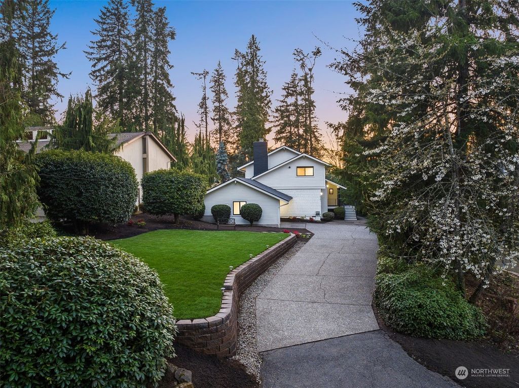 Photo of 16341 Inglewood Place NE, Kenmore, WA 98028 (MLS # 2208207)