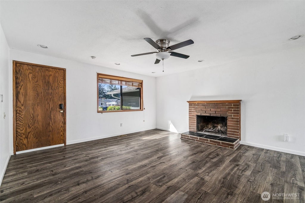 Photo of 16424 126th Place PL SE, Renton, WA 98058 (MLS # 2592640)