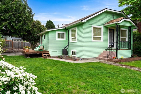 Photo of 908 N 102nd ST, Seattle, WA 98133 (MLS # 2547804)