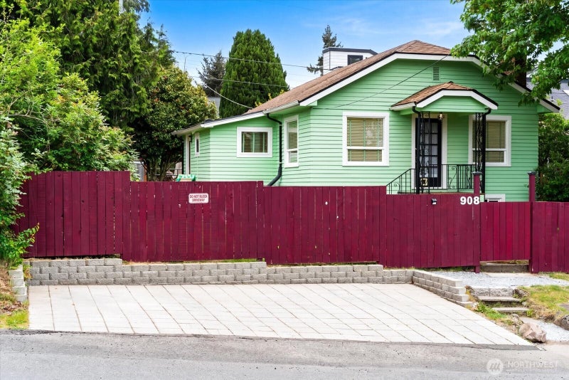 908 N 102nd