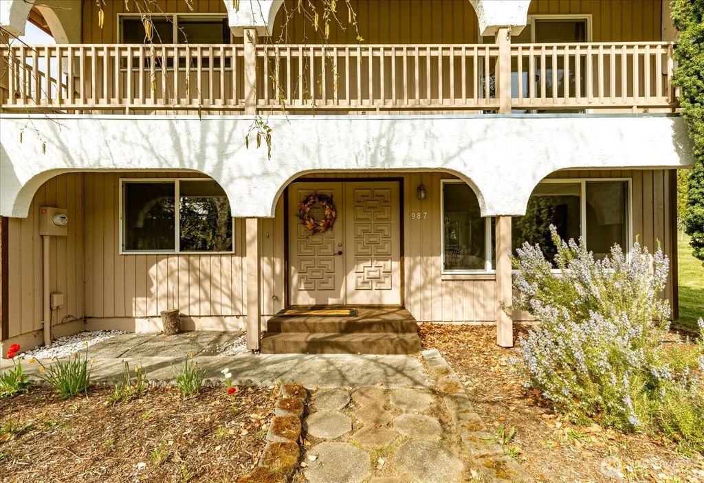 Photo of 987 E Crescent Harbor Road, Oak Harbor, WA 98277 (MLS # 2511477)