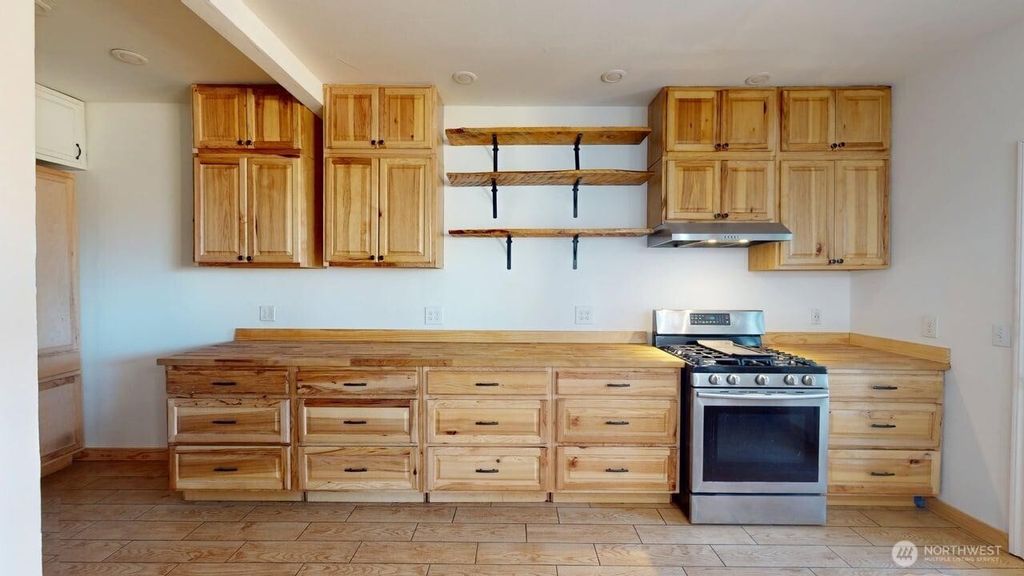 Photo of 330 N Alder Street, Burlington, WA 98233 (MLS # 2470919)